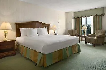 Doubletree By Hilton Norfolk Airport Hotel