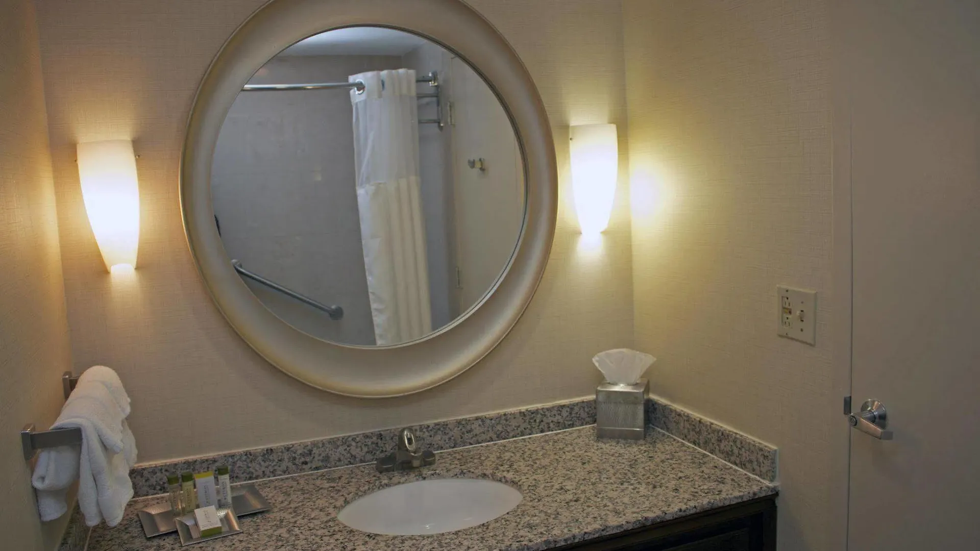 Doubletree By Hilton Norfolk Airport Hotel